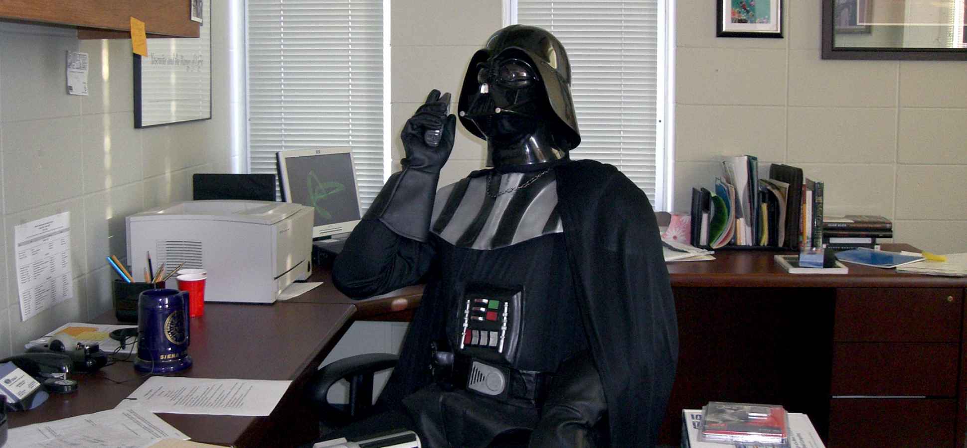 darth-vader-in-office_pan_23409.jpg