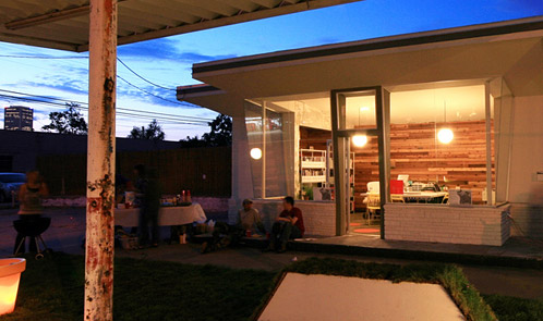 <p class='hname'> <a href='http://www.inc.com/ss/worlds-coolest-offices-2010/work-inside-work-outside-office-space'>elevenTH design</a> | <a href='http://www.inc.com/ss/worlds-coolest-offices-2010/work-inside-work-outside-office-space'>Shane Hood</a> | Tulsa, Oklahoma | Indoor-Outdoor Office Space </p>