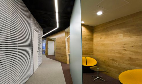 <p class='hname'> <a href='http://www.inc.com/ss/worlds-coolest-offices-2010/coolest-use-space'>Yandex Corporation</a> | <a href='http://www.inc.com/ss/worlds-coolest-offices-2010/coolest-use-space'>za bor architects</a> | Yekaterniburg, Russia | Making the Best Use of Space </p>