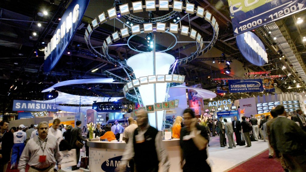 Exhibiting at a Trade Show? Don't Go Without These Essential Assets