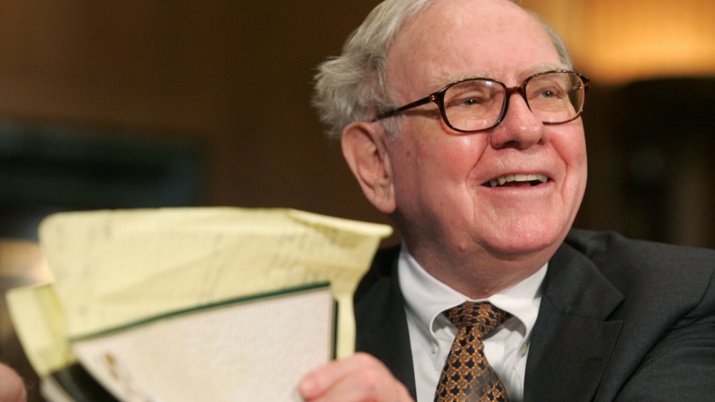 Warren Buffett Says You Should Read 500 Pages a Day (Yikes). Here Are 7