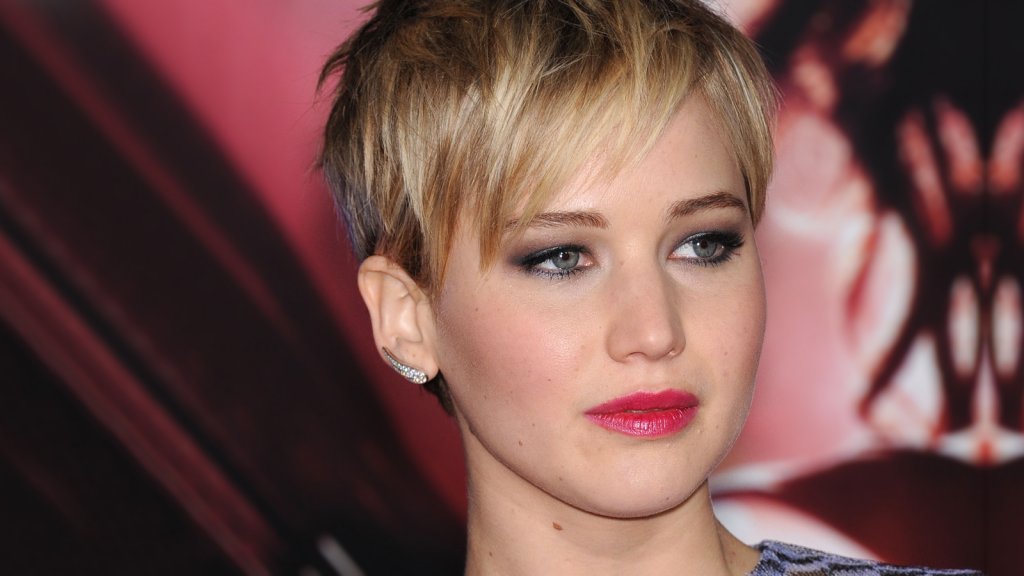 FBI, Apple Trying to Find Source of Nude Celebrity Photo Leaks