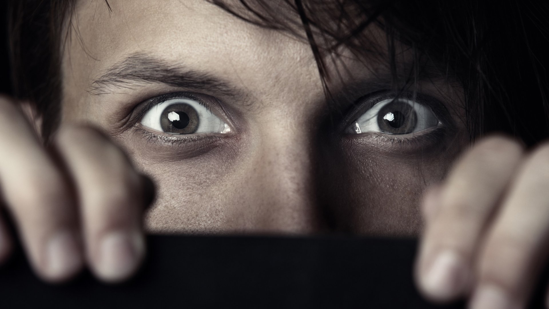 Страхи и фобии. Беспокойство тревога. % людей боятся изменений. Женщина страх. Страх он выходит.