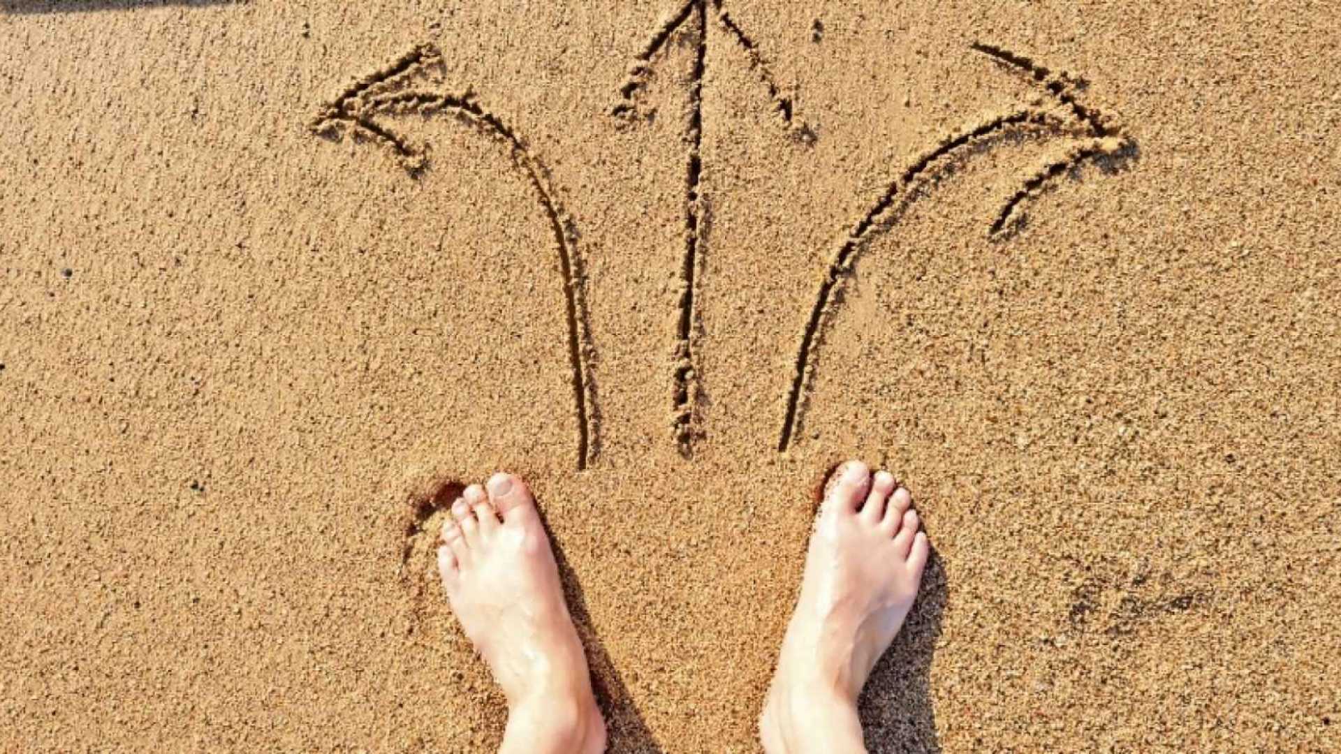 Табличка песок. Черта на песке. A line in the sand. Красивые линии на песке. A line in the sand.