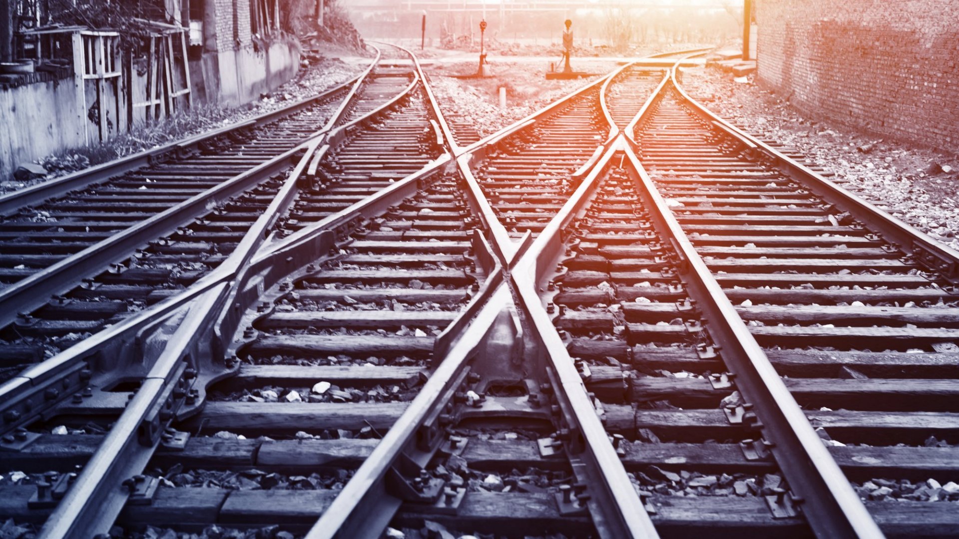 Железная дорога развилка. Различными путями это могут быть. Железная дорога. Распутье дорог. Трамвайные рельсы.