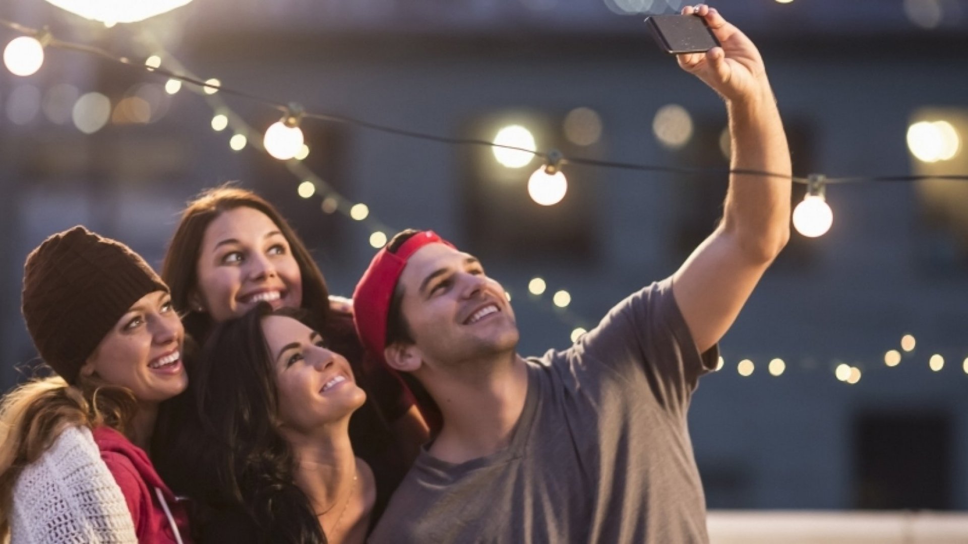 герои счастливые люди. довольный человек. человек радостный. фото счастливых людей. герои счастливые люди.