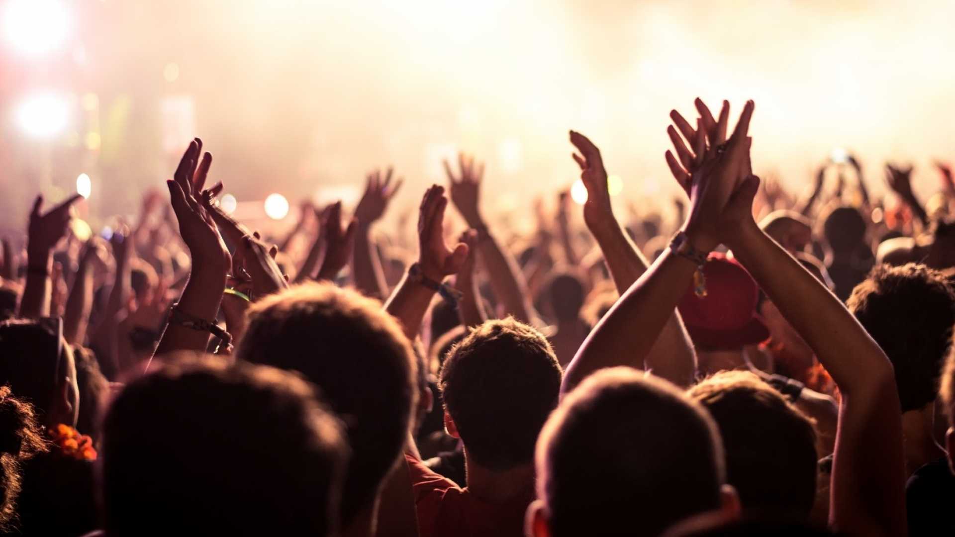 Красивый концерт. Толпа на концерте. For entertainments фото. Entertainment events media. Праздник корпоратив.