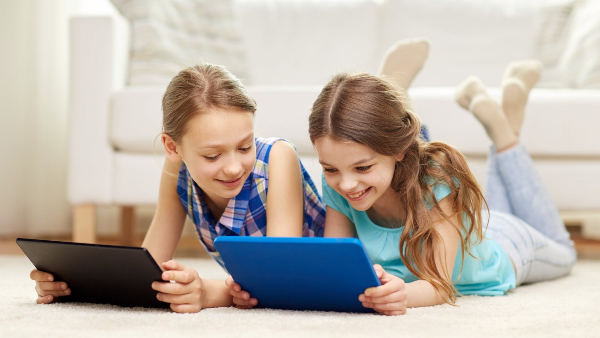 чем можно заняться девочке 12. подросток с планшетом. хобби идеи для бизнеса. творчество с детьми лето. увлеченный подросток.