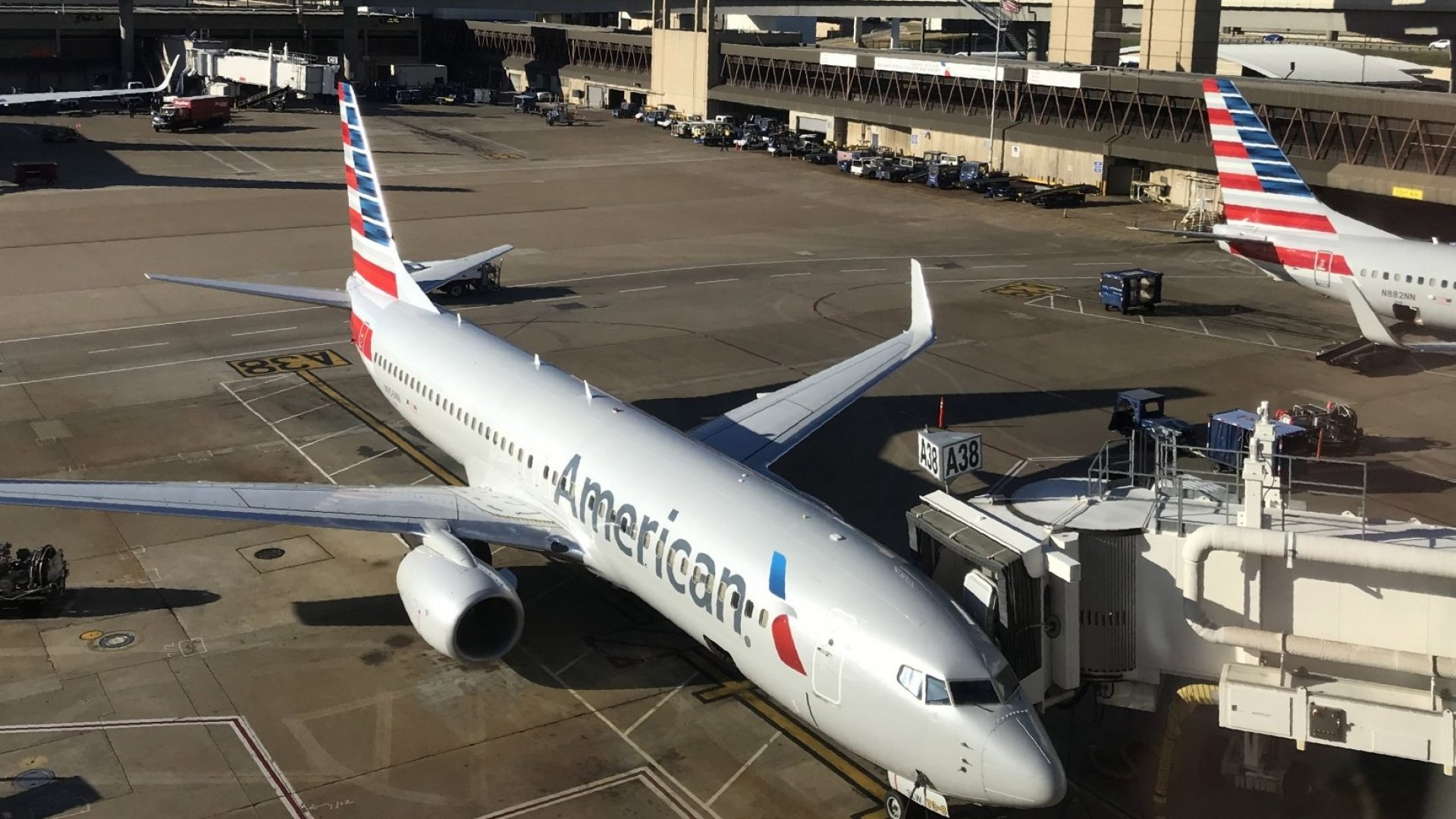 American Airlines Accused 2 Passengers Of Stealing Blankets and Kicked