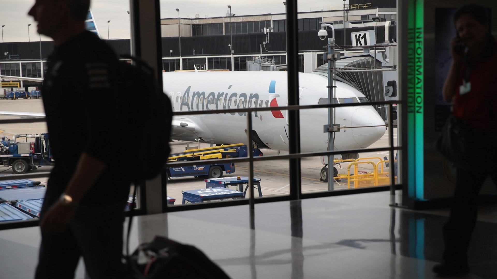 Angry American Airlines Employees Say the Airline is Transporting Migrant Children Separated