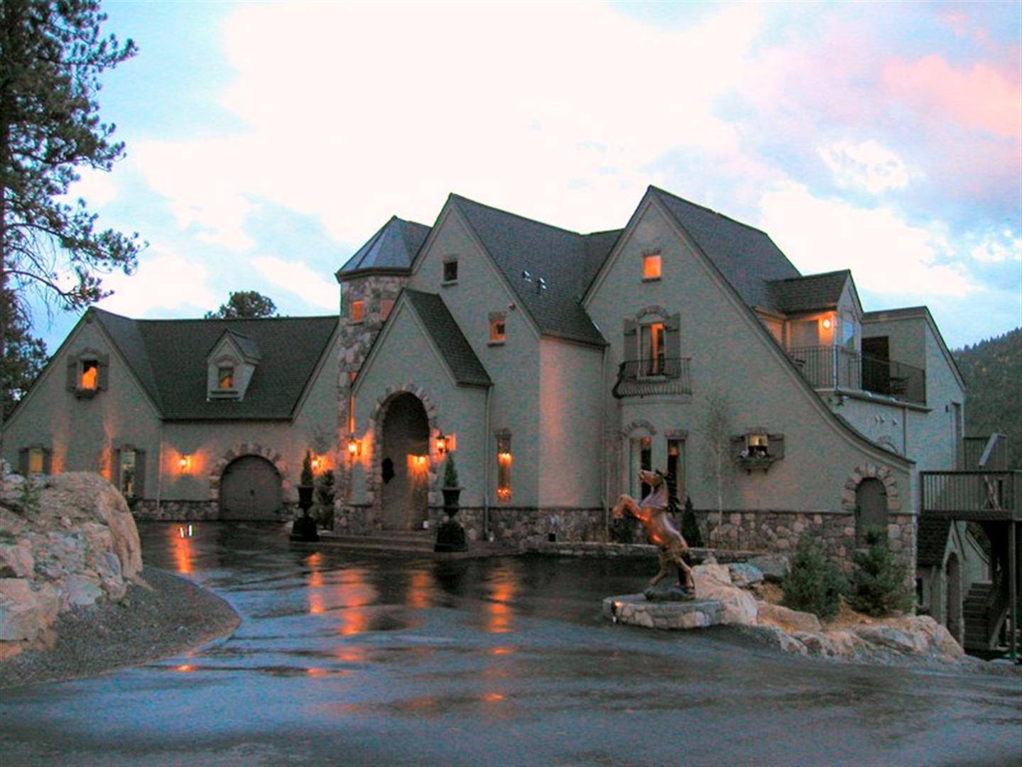 Arrowhead Manor Hotel